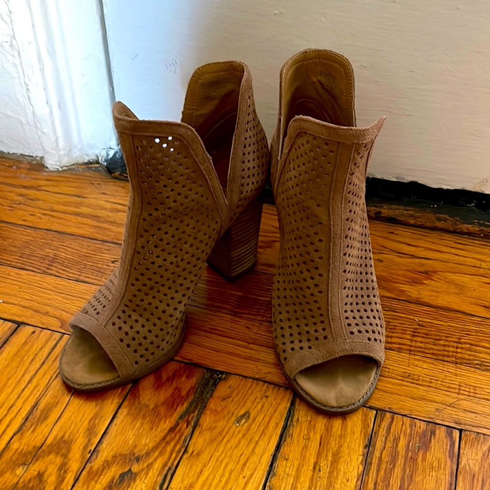 Lucky brand heel sandals